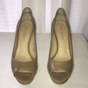 Nude pumps